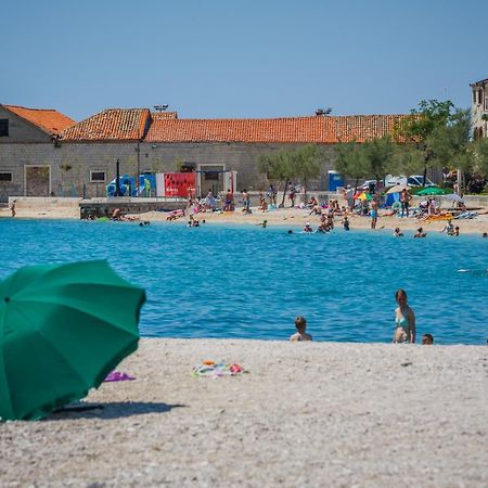 Apartments With A Parking Space Kastel Stari, Kastela - 22590 Eksteriør billede